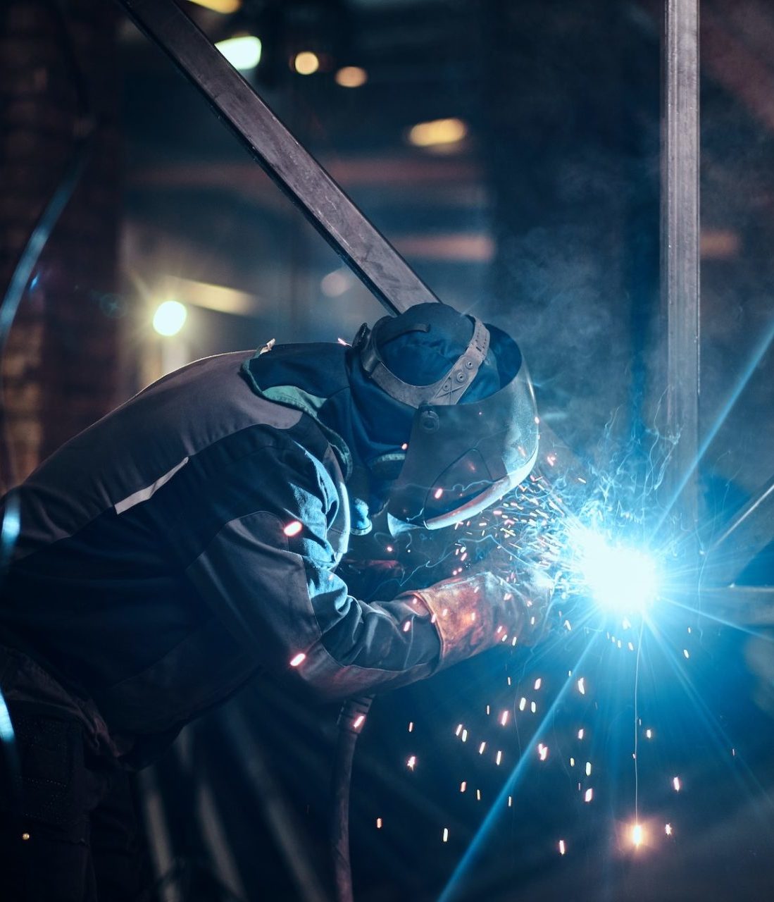 Hizmetlerimiz 7 man is working at the busy metal factory e1693980680109